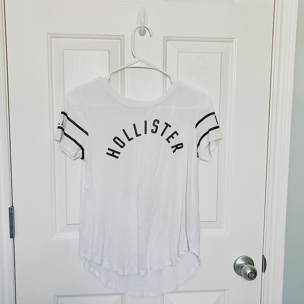 a hollister, super soft tee!